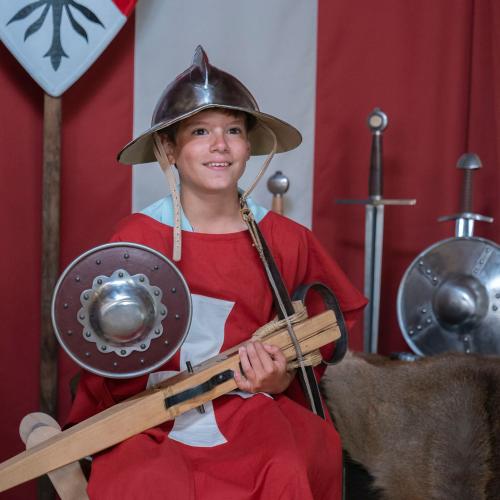 Château de Monts  sur Guesnes